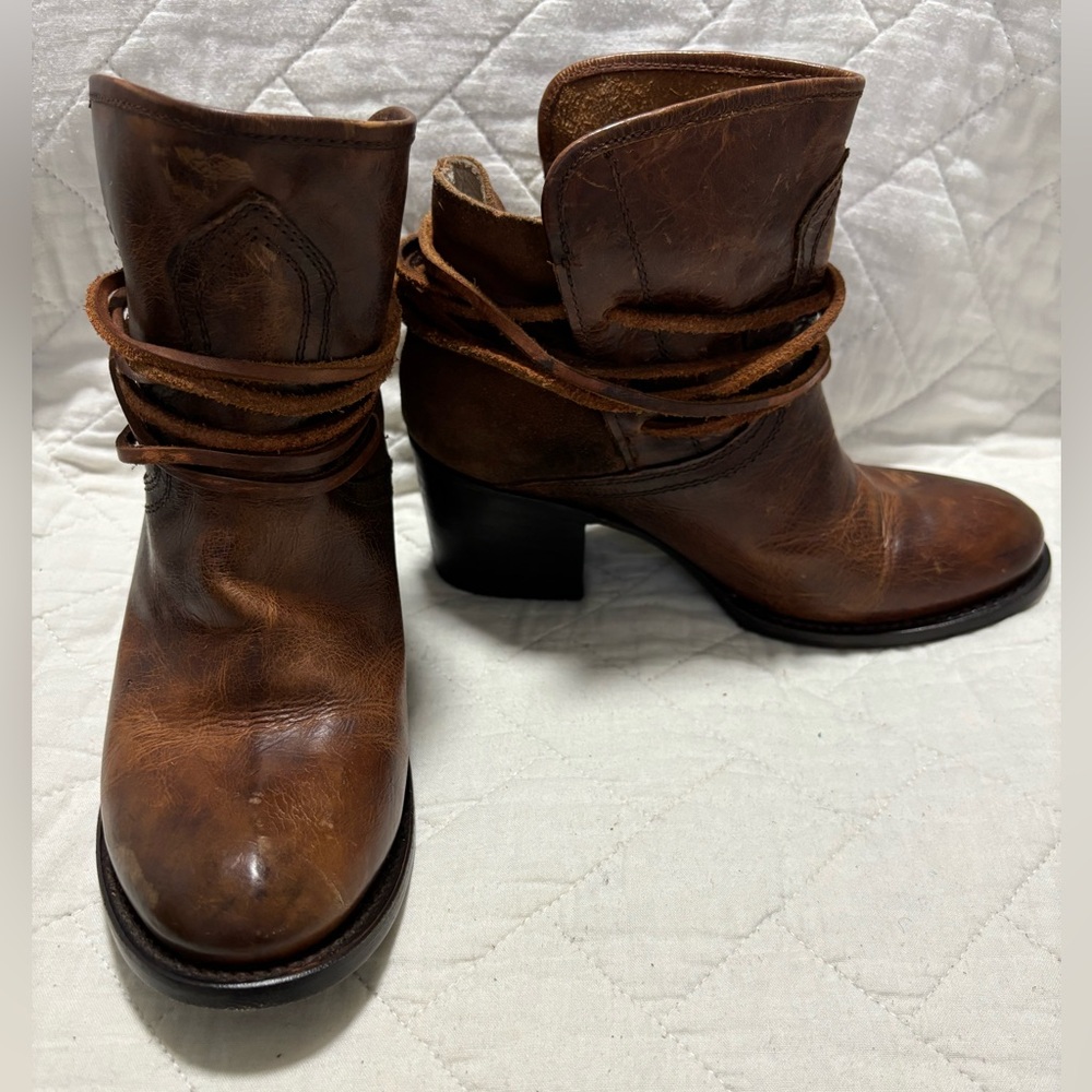 NEW FREEBIRD by Steven Distressed 'Casey' Ankle Boots Womenās shoes size 7